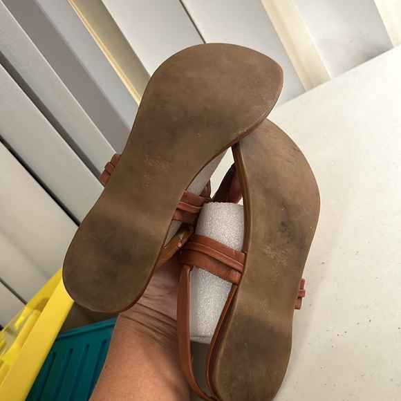 Coach tan leather t strap sandals Sz 8.5 - Picture 6 of 8
